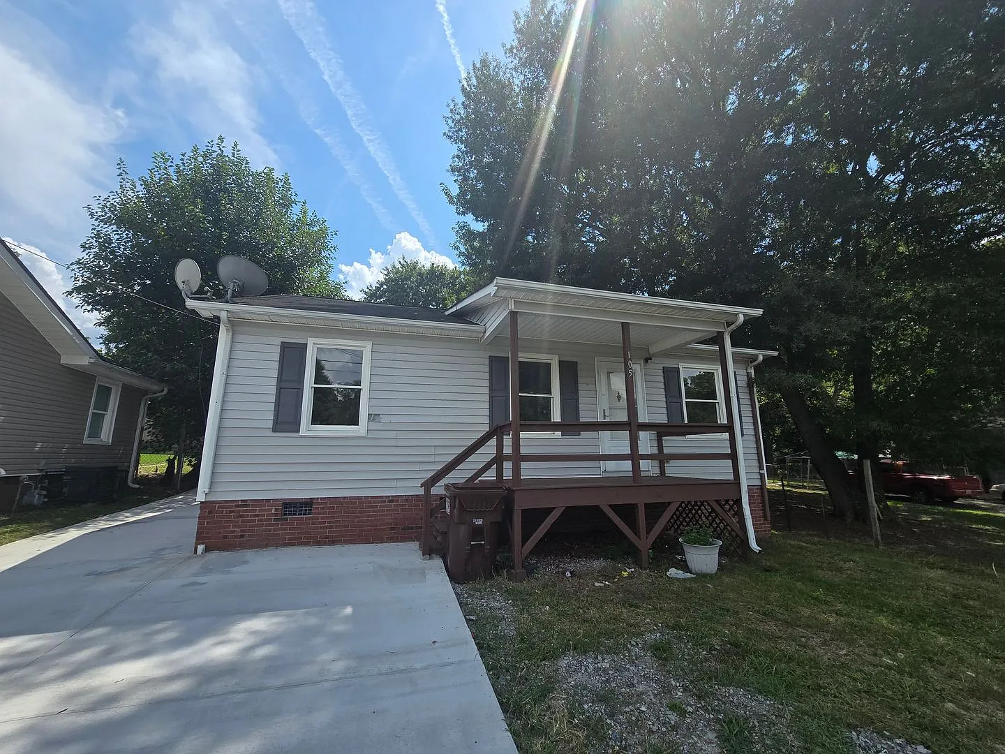 105 Chase Ave — Photo 1