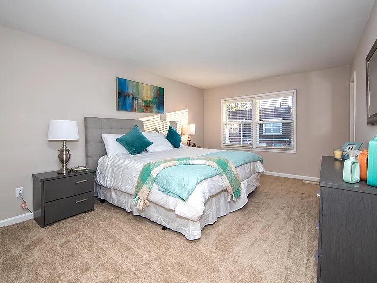 51 Queensbury Way — Photo 6