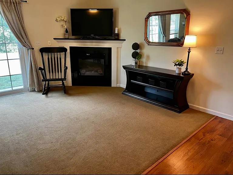 1304 Townhouse Dr — Photo 6