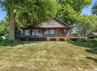 1402 Orchard Ln, Le Claire, IA 52753