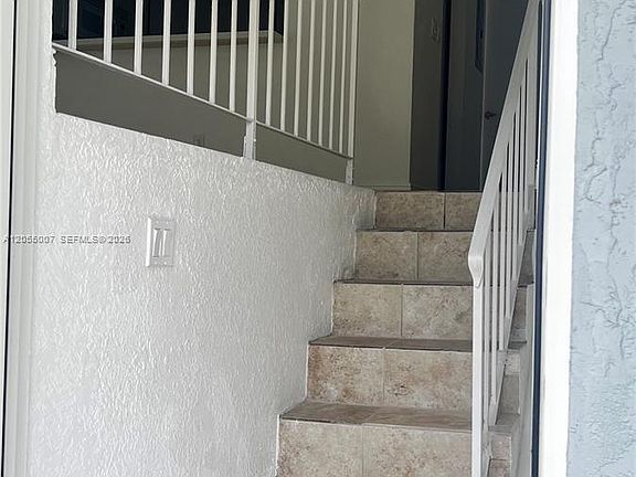 3rd image of 984 W 40th St #2