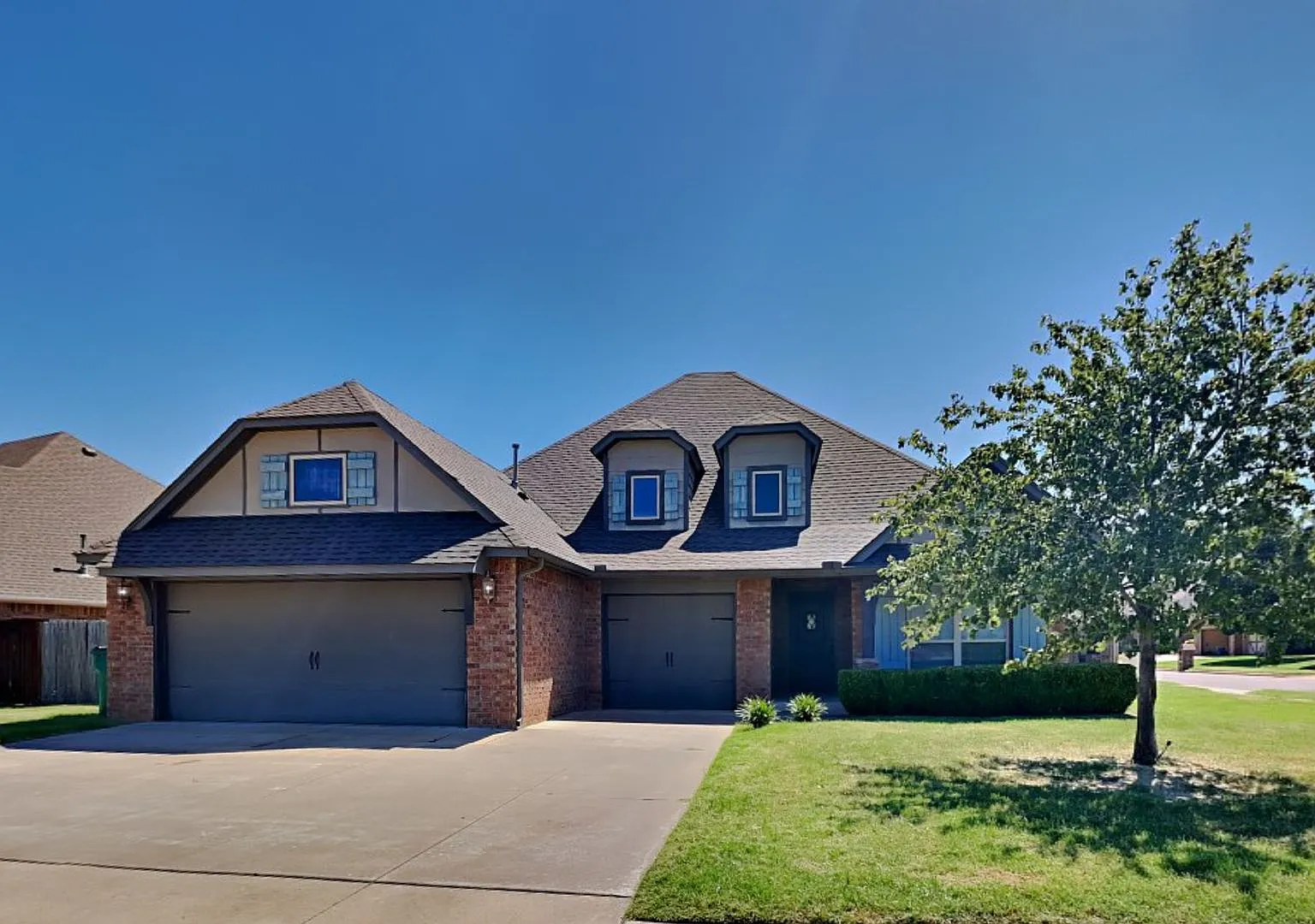 Luxury 4 Bedroom 2 Bath in Mustang Schools — Photo 3