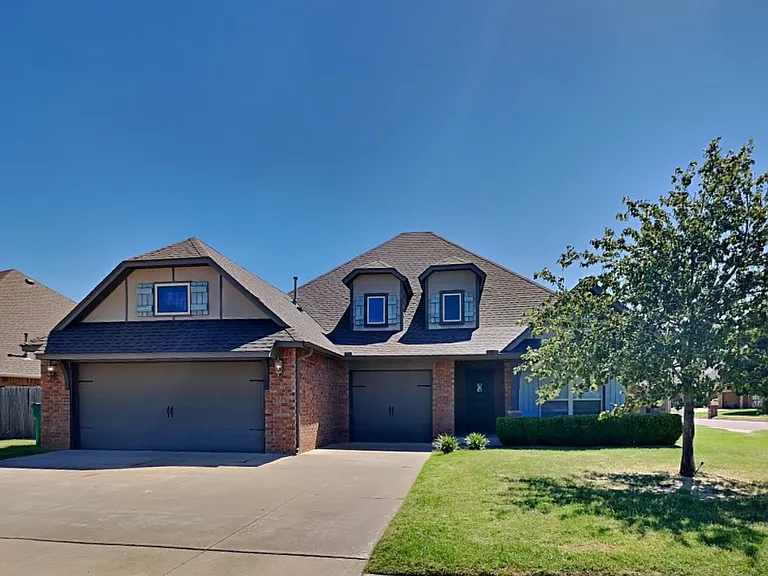 5720 Saint James Pl — Photo 2