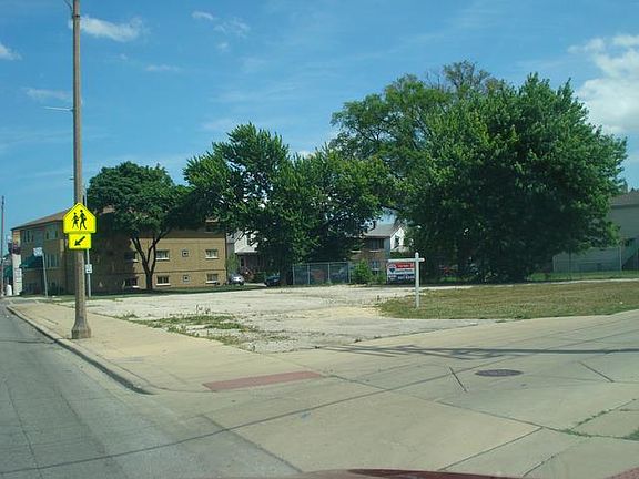 2nd image of 1102 W Lake St