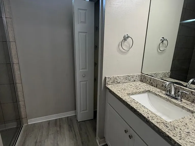 404 NE 24th Pl — Photo 10