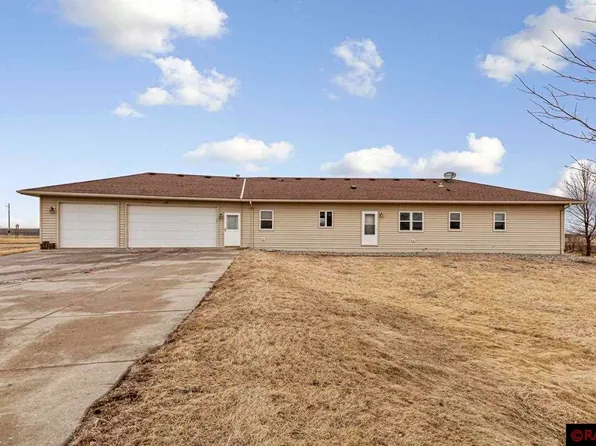 37795 356th St, Saint Peter, MN 56082