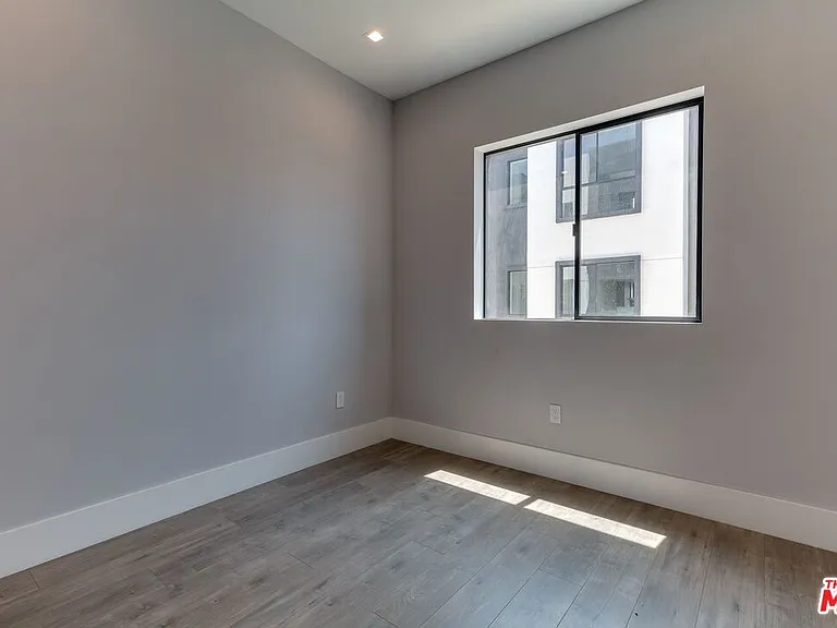 4826 1/2 Pickford St — Photo 18