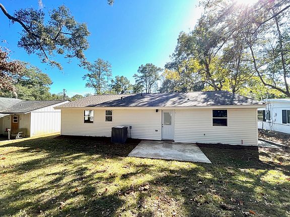 3rd image of 2904 Oakwood Dr