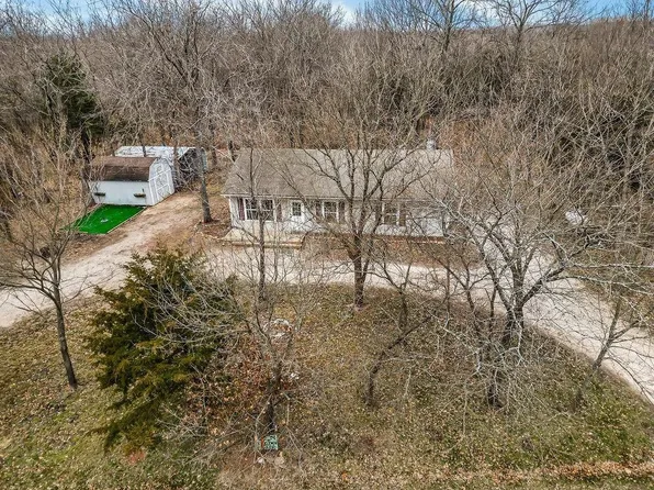 22 N Turner Ln, Lacygne, KS 66040