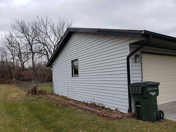 2nd image of 626 Iroquois Ave