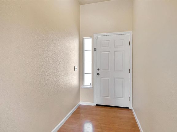 5th image of 467 Gamay Drive