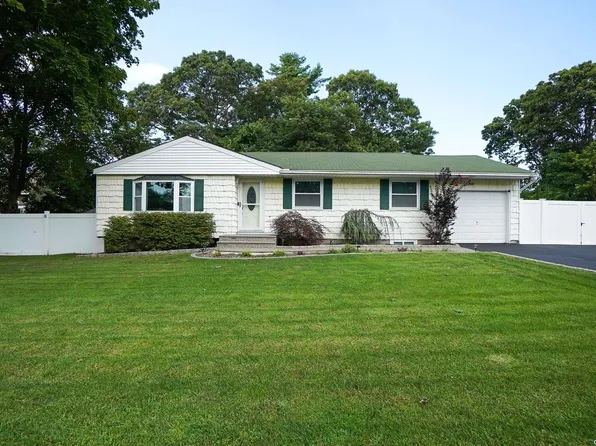 16A Highland Place, Farmingville, NY 11738