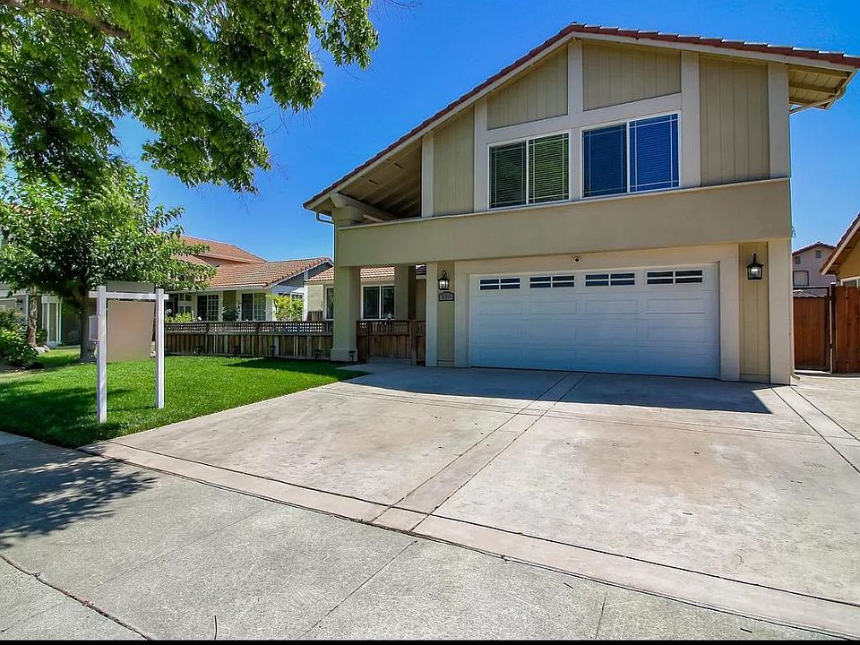 1st image of 136 Goldenrain Dr