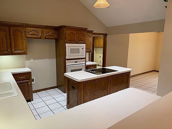 5th image of 670 Vista Unit W