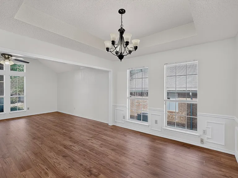 1426 Mapleview Dr — Photo 5