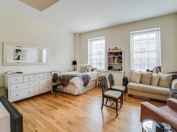 341 Monmouth Street image 1 of 15