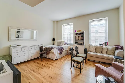 341 Monmouth St #305 Photo 1