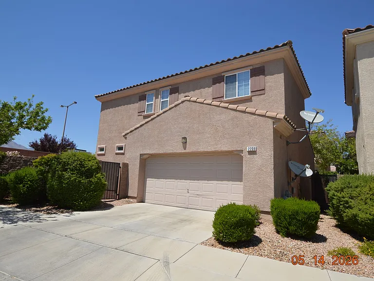 2209 Silvered Bark Dr — Photo 2