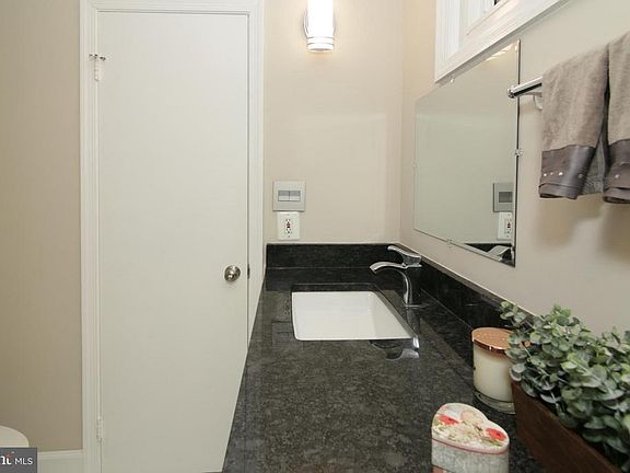 2nd image of 3322 Albion Ct
