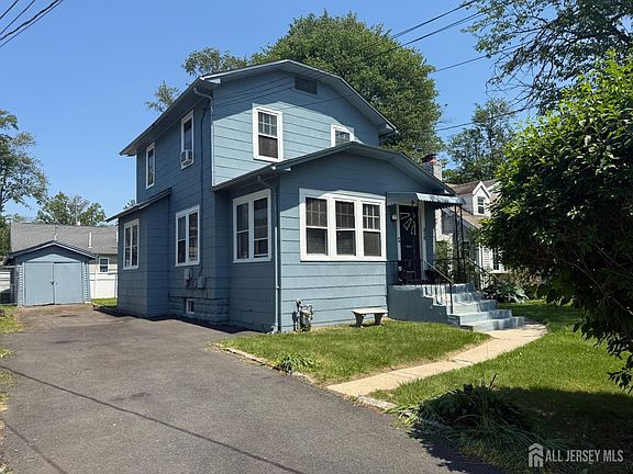 4th image of 315 Hunter Ave