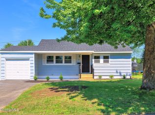 12 Rachlin Ln, Loudonville, NY 12211