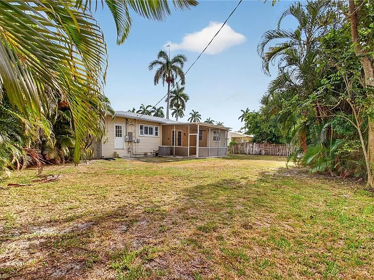 1420 Maravilla Ave — Photo 43