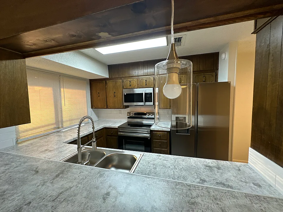 2207 Grandon Cir