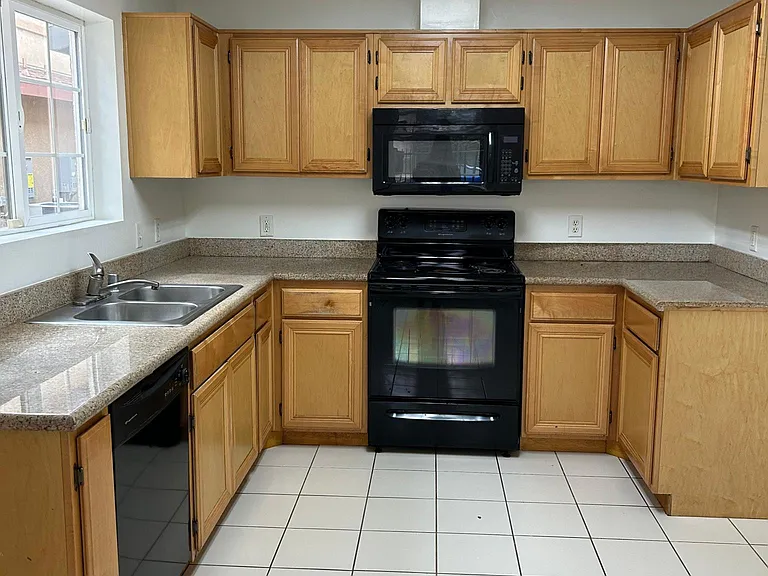 601 E Hosking Ave #2B — Photo 23