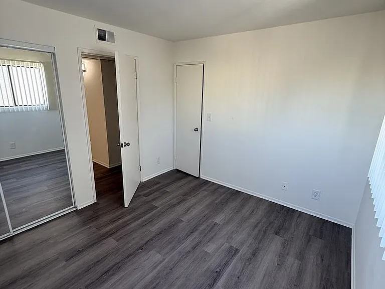 14543 Burbank Blvd — Photo 39