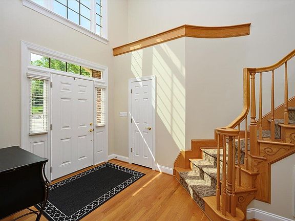 4th image of 104 Orion Ct