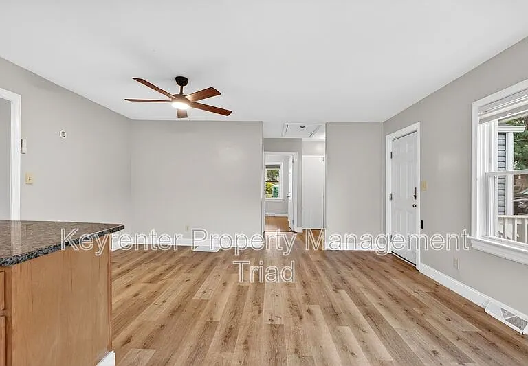 704 E Lexington Ave — Photo 8