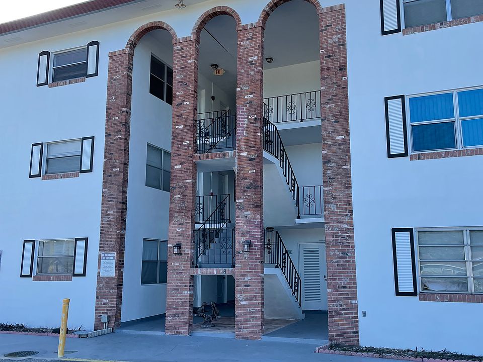 1st image of 2420 Johnson St APT 204