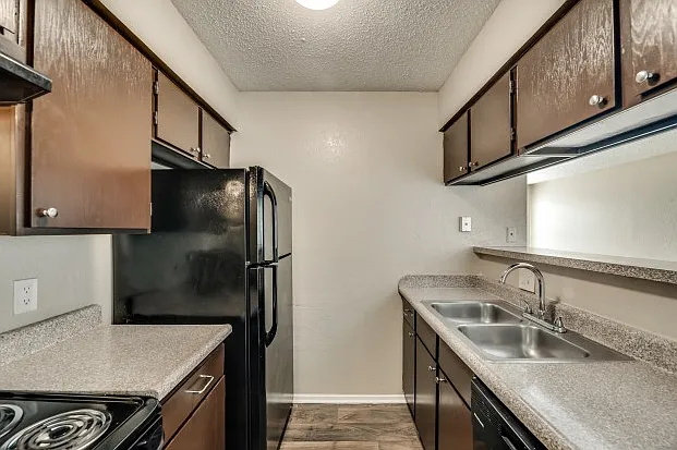 West Wind Apartments — Photo 14