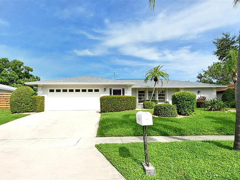 6722 Roxbury Dr — Photo 53