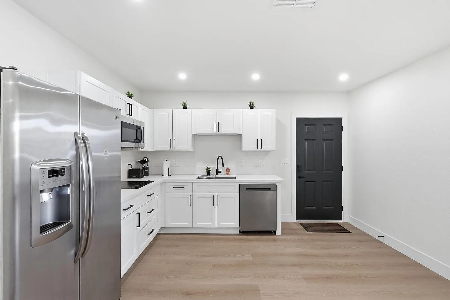 4 bed, 2.0 bath, 1500 sqft, $1,027 — Photo 4