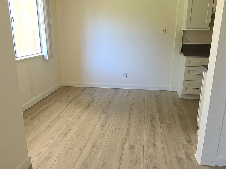 The Redlands Apartments — Photo 29