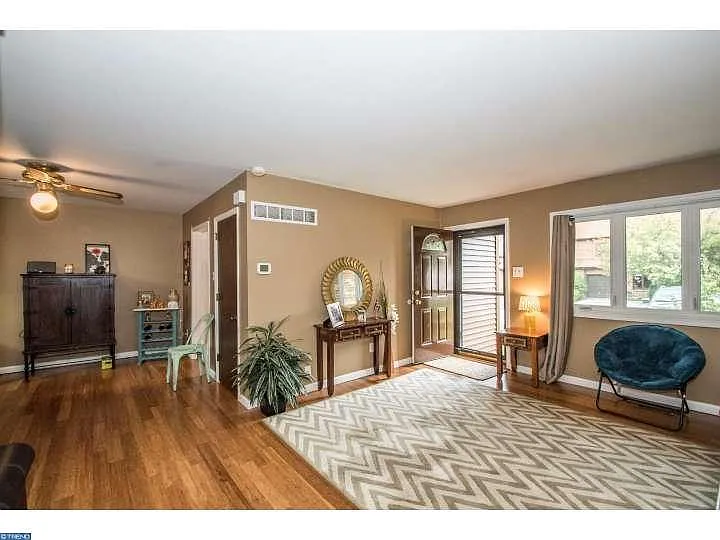 5404 Pinehurst Dr photo 1