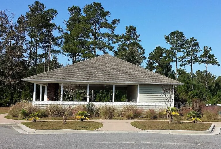 585 Draymore Dr NE — Photo 27