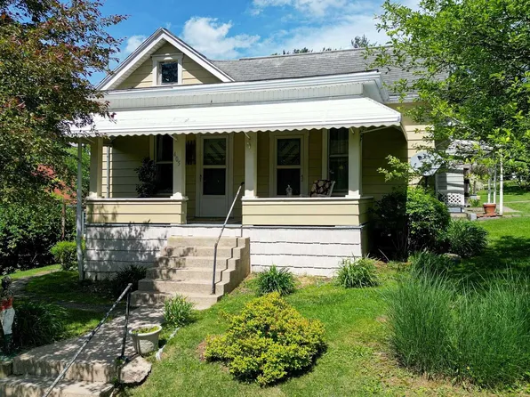 405 Valley Dr, Mannington, WV 26582