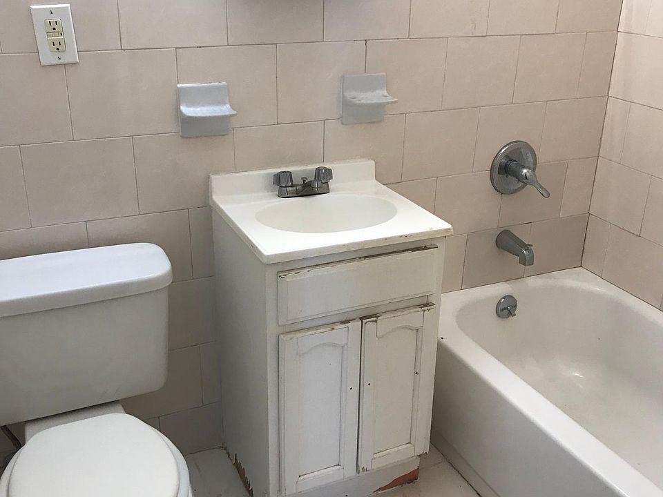 1st image of 2743 Seymour Ave #1