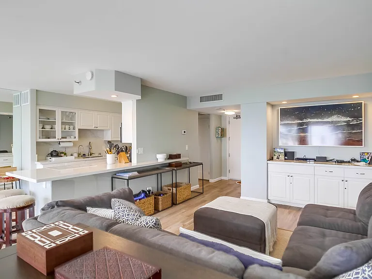 1750 Avenida Del Mundo #308 — Photo 9