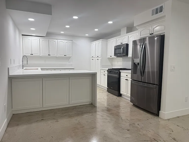 14887 Ash Dr — Photo 2