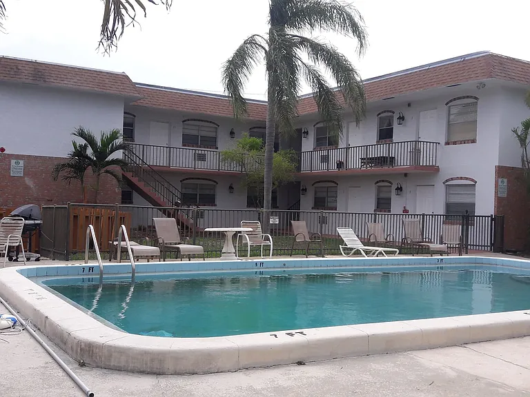 100 NE 9 St Pompano Beach, FL 33060 — Photo 2