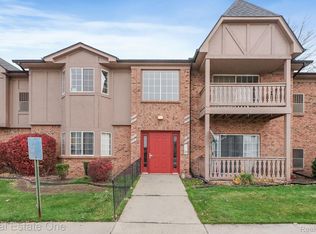 30576 Oakridge Manor Dr #32, Roseville, MI