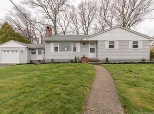 80 Westwood Dr, Groton, CT 06340