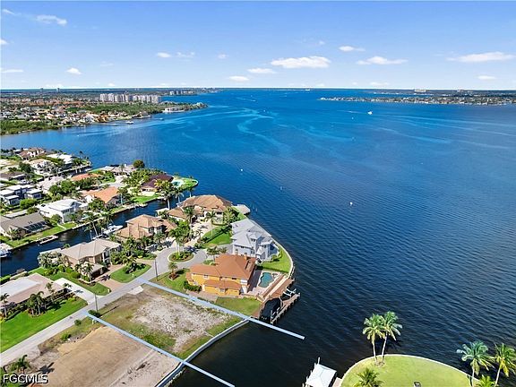 3rd image of 799 Cypress Lake Cir