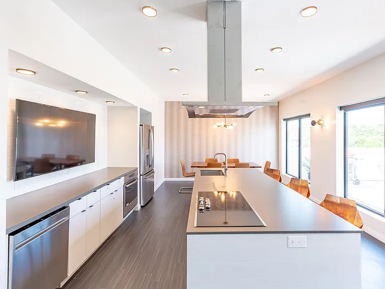 Rowat Lofts Apartments — Photo 36