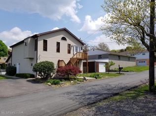 960 N Manhattan Ct, Hazleton, PA 18201