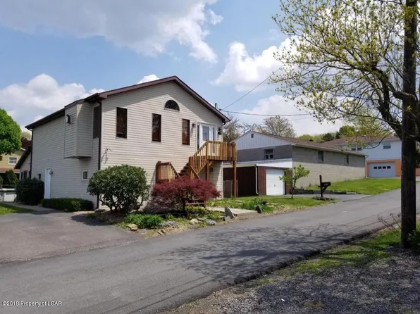 960 N Manhattan Ct, Hazleton, PA 18201