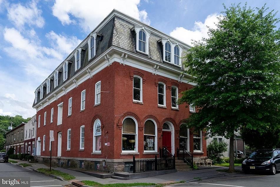 202 N. Union (Corner of N. Union and Elm St.)